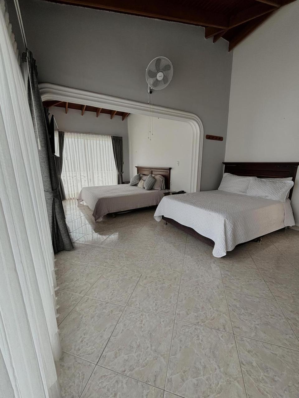 Juan De La Vega Hotell La Vega  Rum bild
