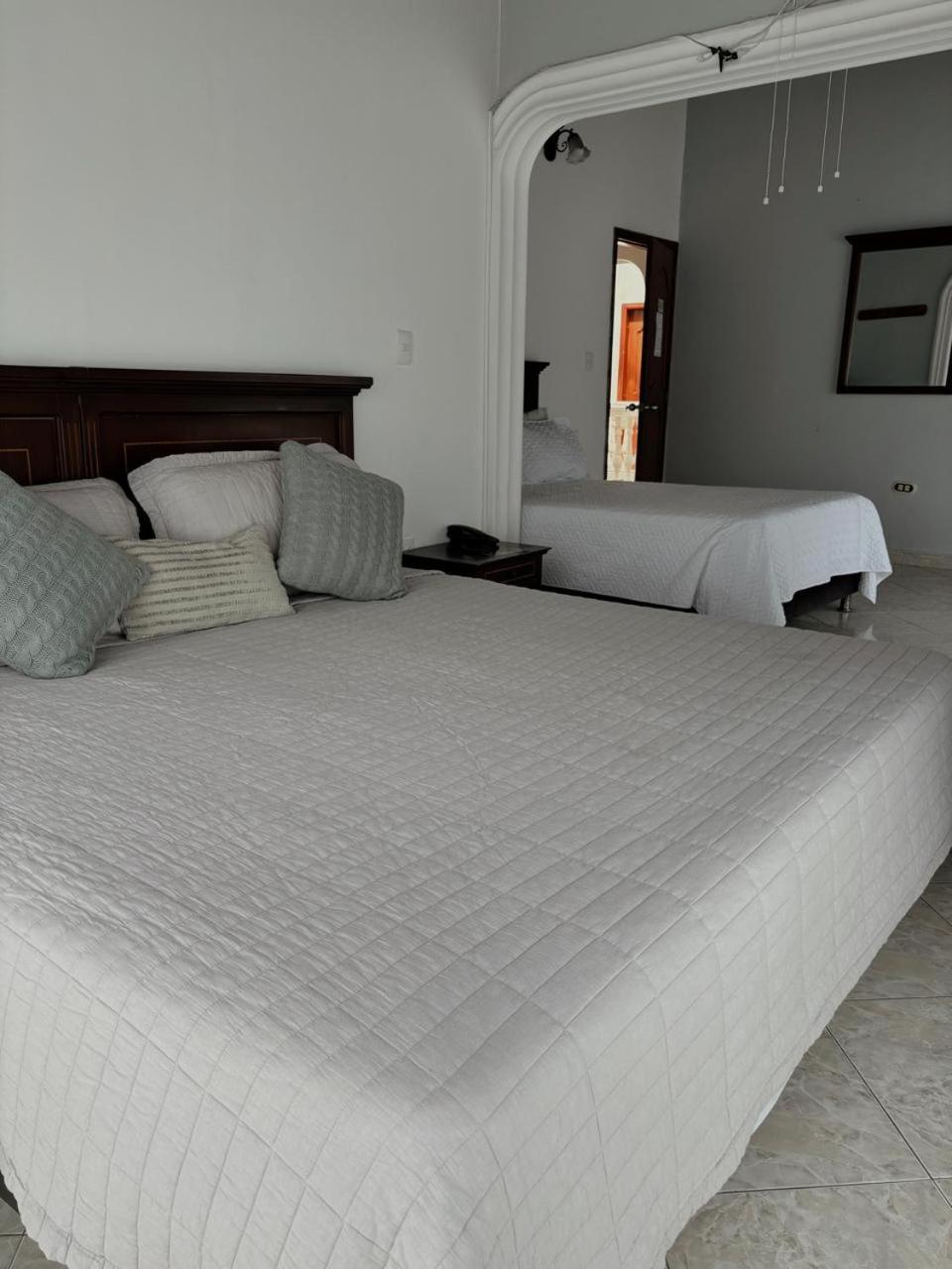 Juan De La Vega Hotell La Vega  Rum bild